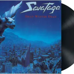 Copertina Savatage "Dead Winter Dead" con un gargoyle su una città innevata e un vinile nero.