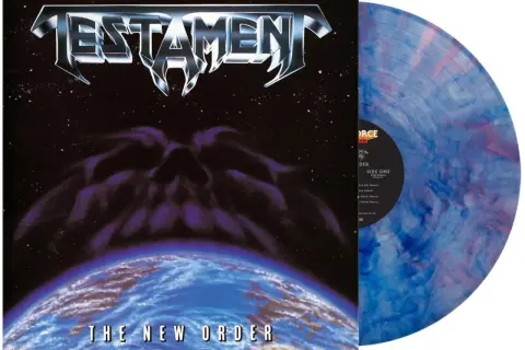 Copertina dell'album di Testament "The New Order" con un pianeta e una figura oscura nello spazio. Vinile marmorizzato blu e rosa.