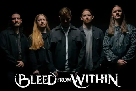 Cinque uomini con capelli lunghi e abiti scuri, con il logo "BLEED FROM WITHIN" in primo piano.