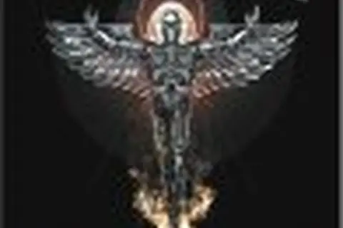 Un angelo metallico con ali spiegate, simbolo di vendetta, evoca l'energia di Judas Priest Angel of Retribution.