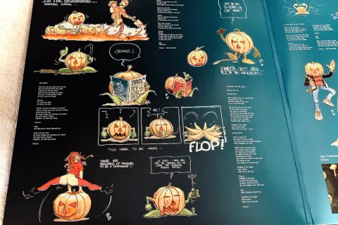 Un guardiano delle sette chiavi di Halloween, con zucche animate e testi di canzoni.
