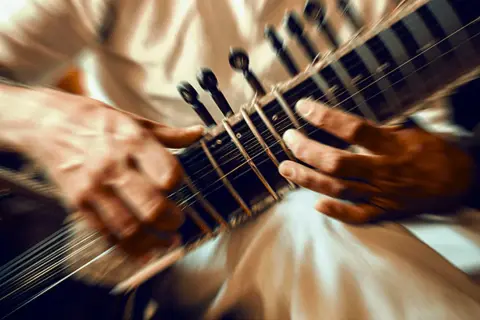 Mani esperte suonano il sitar, uno strumento complesso. Forse è questo qual è lo strumento più difficile da suonare?