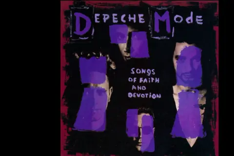 Copertina album Depeche Mode "Songs of Faith and Devotion". Volti oscurati da blocchi viola.