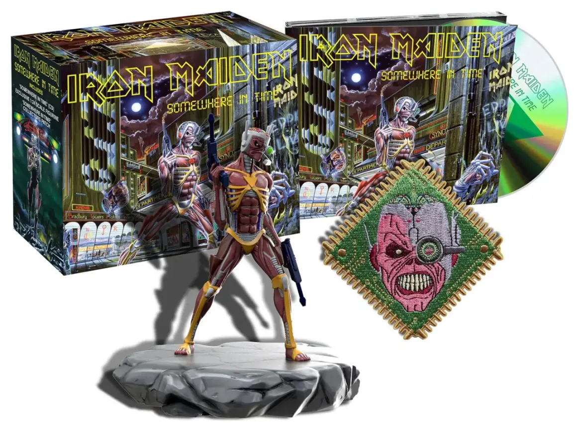 Edizione speciale di "Somewhere in Time" degli Iron Maiden: cofanetto, CD, action figure di Eddie e patch. Un viaggio nel tempo per i fan.