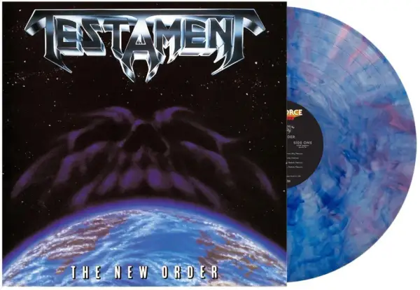 Copertina dell'album di Testament "The New Order" con un pianeta e una figura oscura nello spazio. Vinile marmorizzato blu e rosa.