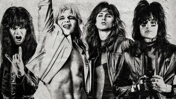 I quattro membri dei Motley Crue anni 80, con look ribelle e pose iconiche, pronti a scatenare il rock.