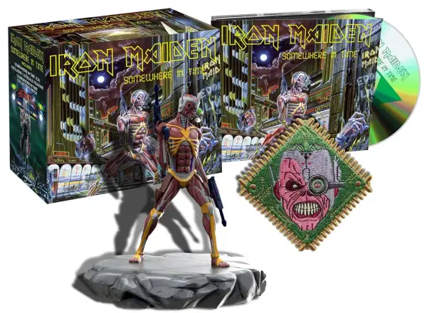 Edizione speciale di "Somewhere in Time" degli Iron Maiden: cofanetto, CD, action figure di Eddie e patch. Un viaggio nel tempo per i fan.